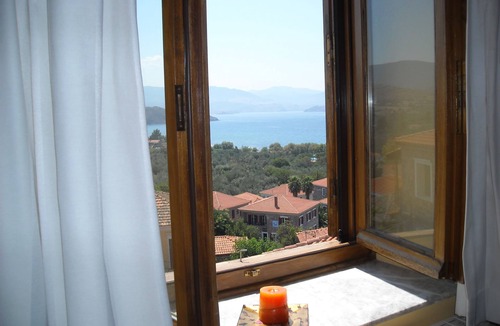 Mithimna Apartment | Palm Tree Apartment 2 Central Molivos apartment with panoramic views