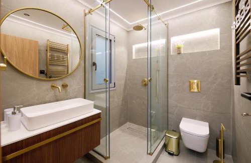Platia Viktorias Apartment | Panos City Apartment - Private parking for motorcycles