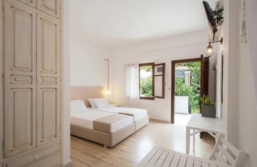 Agia Paraskevi Apartment | Paris Studios & Apartment