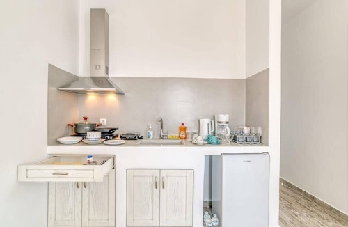 Aliki Apartment | Paros Poolside Getaway - Artemis Beach House
