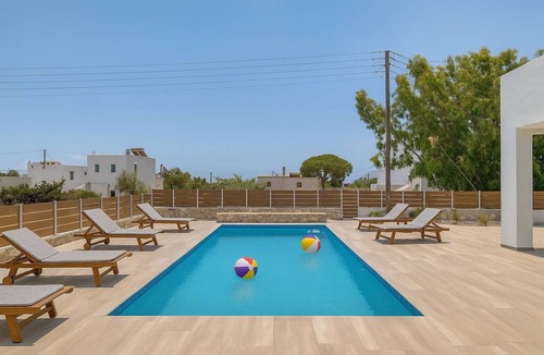 Aliki Apartment | Paros Poolside Getaway - Artemis Beach House