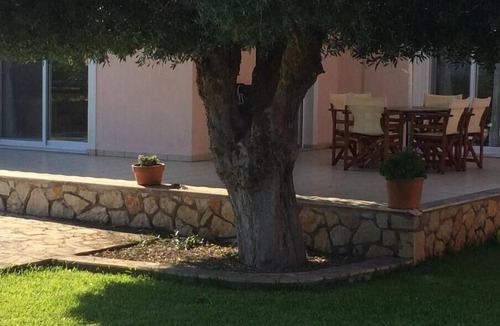 Lakithra House | Peaceful villa in typical Kefalonian village. Close to beautiful St Thomas` Bay.