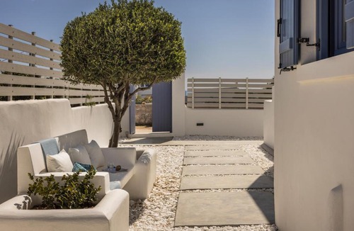 Aliki House | Pebble Summer House