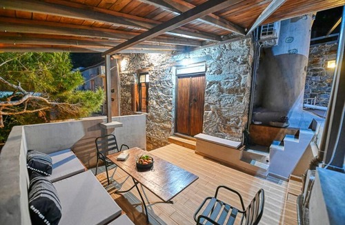 Livadia House | PefkoPetro Loft