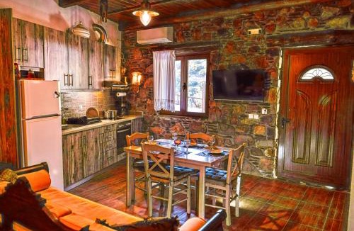 Livadia House | "PefkoPetro" Traditional House
