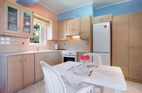 Psarou Apartment | Pet-Friendly Apartment 'Vorrisi' with Sea View, Terraces & A/C
