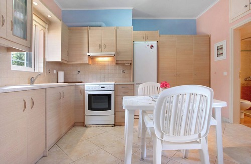 Psarou Apartment | Pet-Friendly Apartment 'Vorrisi' with Sea View, Terraces & A/C
