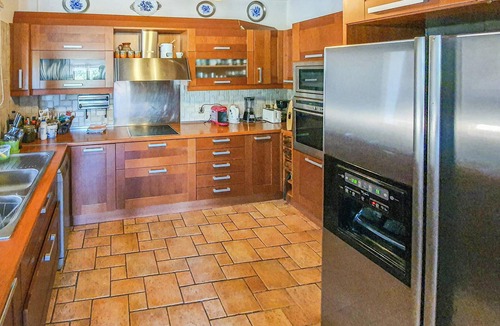 Kato Diminio House | Pet friendly home in Kiato with sauna
