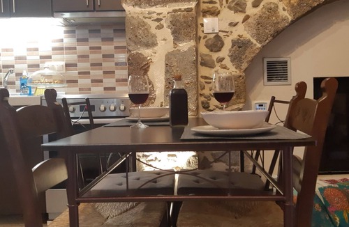 Kerames House | Petrino paradosiako