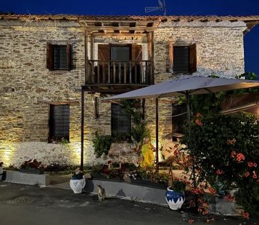 Paradhisos House | Petrospito by the sea!