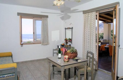 Agios Vasileios Hotel | Phoenix Apartments