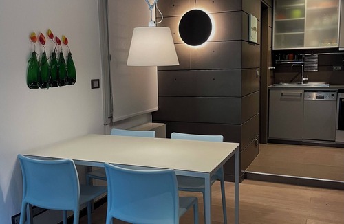 Athens City Centre Apartment | Plaka: Stylish Flat Overlooking Cathedral Sq. CM1