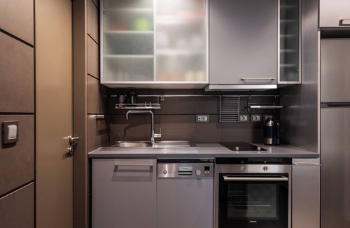 Athens City Centre Apartment | Plaka: Stylish Flat Overlooking Cathedral Sq. CM1