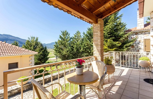 Kylini Apartment | Pleiades Jewels - Corinthos Pool Bliss