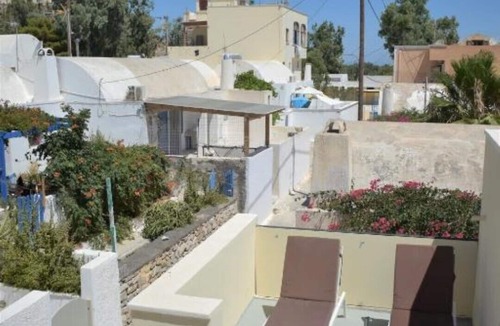 Kamari Apartment | Plethora Home -10min Away From Black Sandy Beach