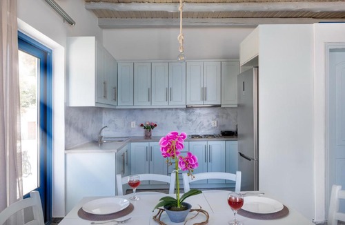 Loutro Apartment | Plori - Molos Apartments
