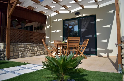 Asprouliani House | Pool and Sea View Maisonette