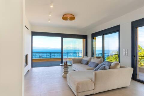 Limni Vouliagmenis Villa | Premium Collection Villas