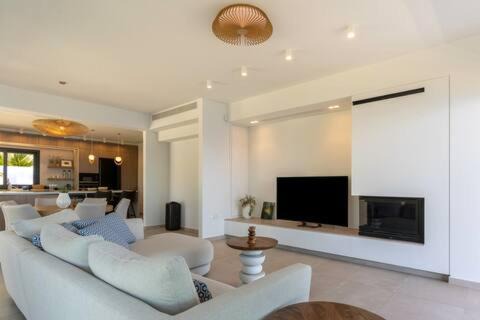 Limni Vouliagmenis Villa | Premium Collection Villas