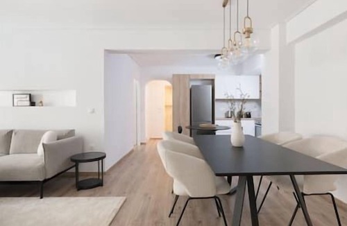 Ampelokipoi Apartment | Prime 3BR Apartment in Ampelokipoi