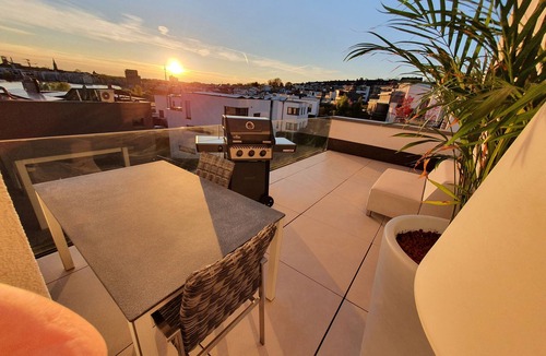 Horde Apartment | Private accommodation with roof terrace on Lake Phoenix