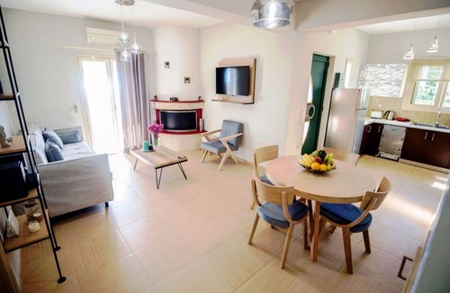 Evgiros Villa | Private villa w/pool, seaviews, magical sunsets-Eleni