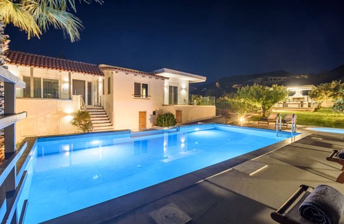 Koutouloufari Villa | Queens Gem Luxury Villa - Private Heated Jacuzzi - Pool