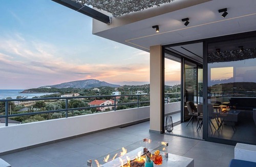 Kinosargous Villa | R 3379 Villa Eilionoir With Air Conditioning ,Ocean View &Writing Desk.