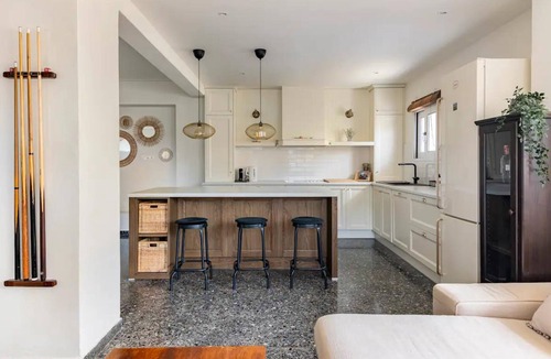 Loutraki House | Rafia Loft Loutraki: Heated Pool, Billiard I Beach