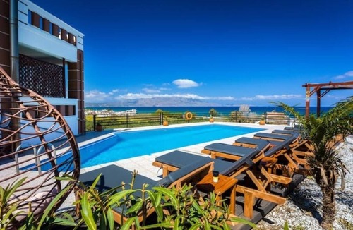 Korfalonas Apartment | Relax in Style at Ben’s Homes Panorama