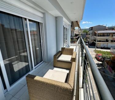 Pavlos Melas Apartment | REM Apartments