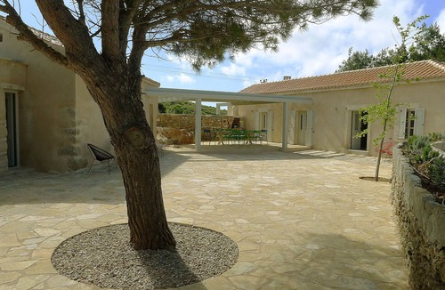 Aroniadika House | Renovated Stone House At Aroniadika