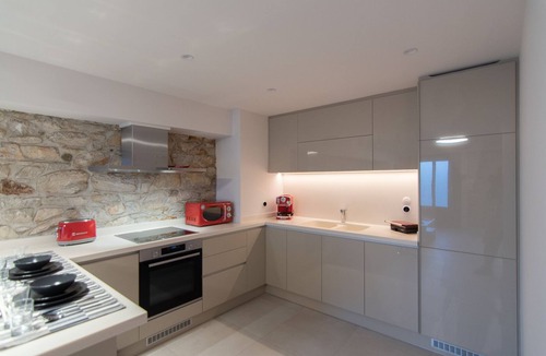 Agios Konstantinos Villa | Renovated stone villa with private pool- 2 min from the sea!