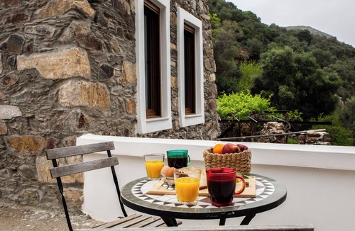 Kalamios Apartment | Renoviertes Altes Osmanisches Steinhaus, Mitten in der Natur in Voutas Kreta