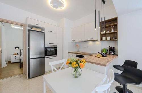 Rethymno Apartment | Rethymno cozy corner apartment next to all amenities