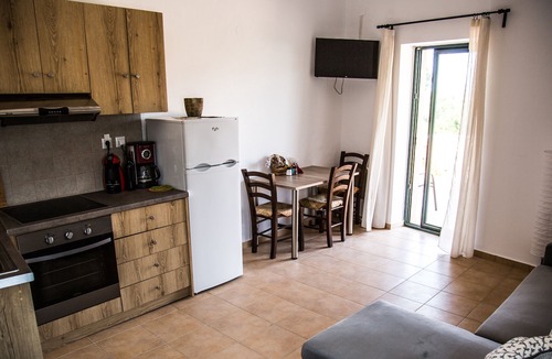 Faneromeni Apartment | Roberta Apartment is a cozy apartment in a traditional Cretan village.