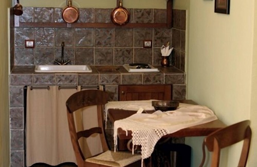 Almopia House | Roes Suites