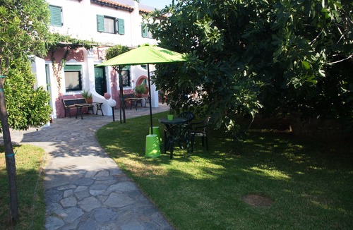Verilaiika Cottage | Romalea’s Apartments little village organic garden