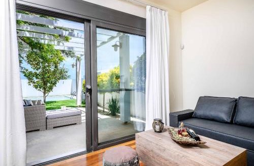 Skalani Villa | Romantic, homely Villa Aura w heated pool