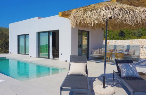 Leivathos Villa | Romantic Retreat for Couples, A/C, Private Pool, Panoramic Sea Views - 5mins to Spartia & Beach!
