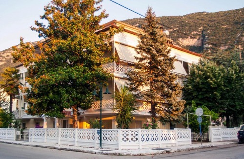 Kamena Vourla Apartment | Ronzi Apartments
