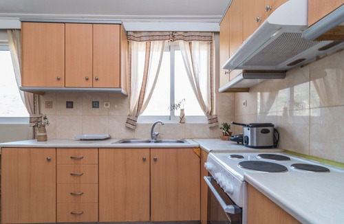 Palaiochora Condo | Roofgarden home w jacuzzi