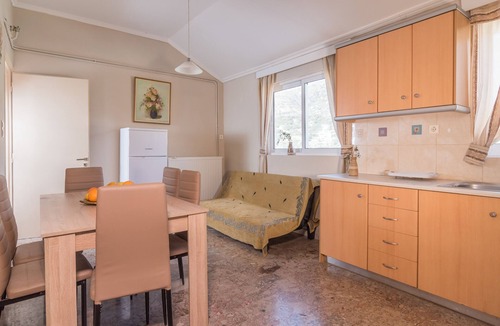 Palaiochora Condo | Roofgarden home w jacuzzi