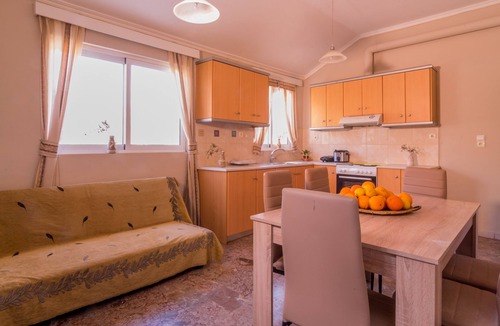 Palaiochora Condo | Roofgarden home w jacuzzi