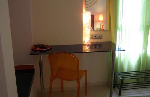 Kastoria House | Room "frog" in a neoclasical house