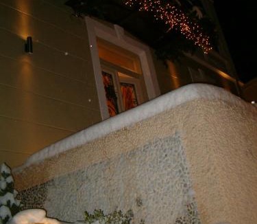 Kastoria House | Room in a neoclassical house - ladybug