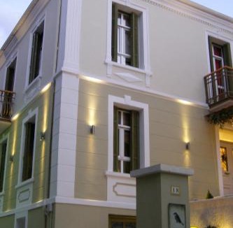 Kastoria House | Room in a neoclassical house - ladybug