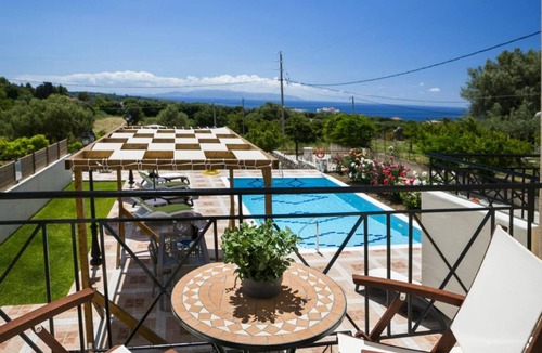 Kaligata Villa | Rose Villa in Svoronata
