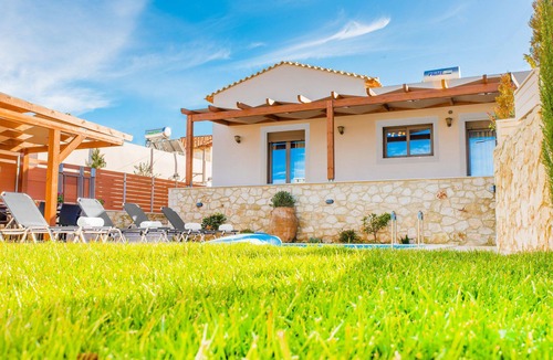 Skouloufia Villa | Rose Villa with Private Pool