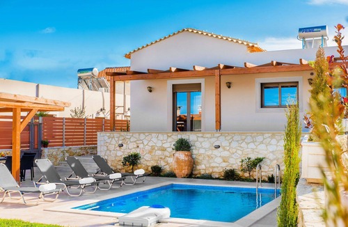 Skouloufia Villa | Rose Villa with Private Pool